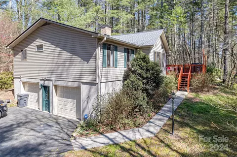 27 Delacy Dr, Hendersonville, NC 28739