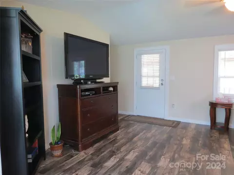 Living - 173 Cedarvale Dr, Harmony, NC 28634 photo 2 of 3
