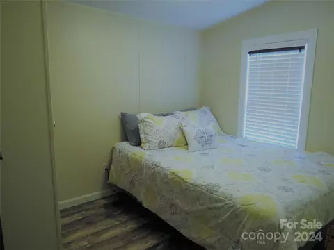 Bedroom - 173 Cedarvale Dr, Harmony, NC 28634 photo 3 of 6