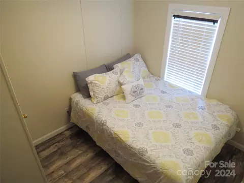 Bedroom - 173 Cedarvale Dr, Harmony, NC 28634 photo 4 of 6