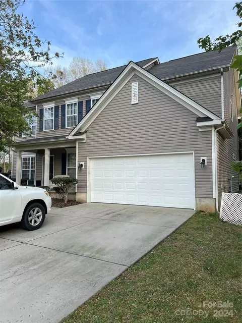 8212 Four Sisters Ln, Charlotte, NC 28215