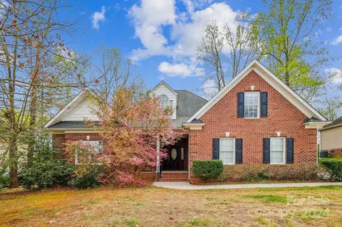 141 Creek Side Dr, Mount Holly, NC 28120