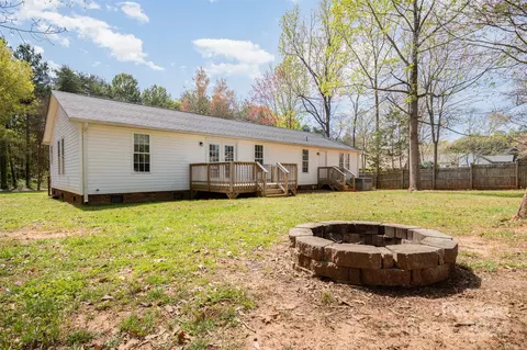 Exterior - 8195 Harmony Ln, Denver, NC 28037 photo 9 of 10