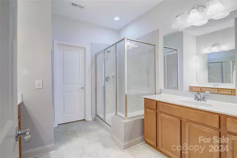 Bath - 2016 Cramer Place Ct, Cramerton, NC 28032 photo 1 of 4