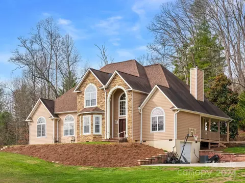 19 Mountain Shadows Dr, Leicester, NC 28748