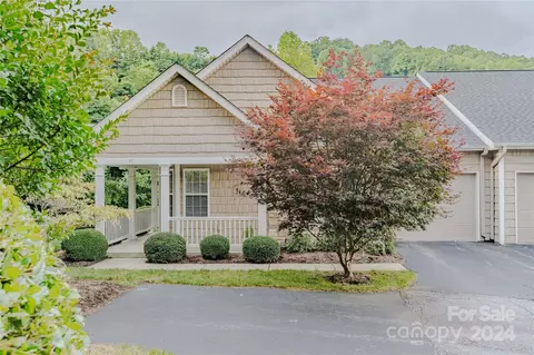 46 Old Creek Ln, Hendersonville, NC 28739