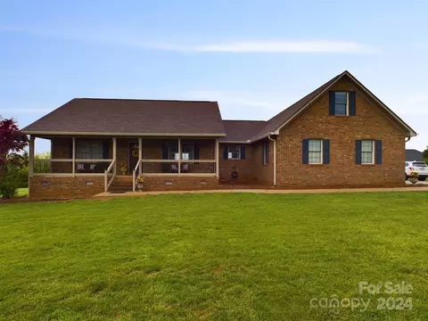 2685 Carriage Ln, Lincolnton, NC 28092