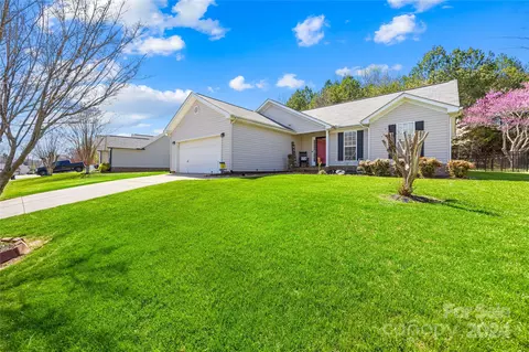 7324 Oxford Bluff Dr, Stanley, NC 28164
