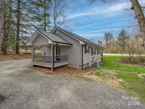 2604 Spartanburg Hwy, East Flat Rock, NC 28726