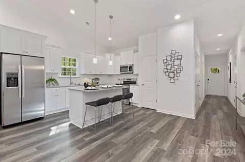 5430 Howard St, Charlotte, NC 28269
