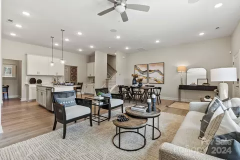 5845 Clear Creek Ln, Charlotte, NC 28215