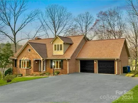 3905 Pinecrest Ne Dr NE, Hickory, NC 28601