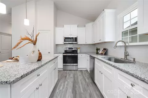 8719 Mount Holly Rd, Charlotte, NC 28214