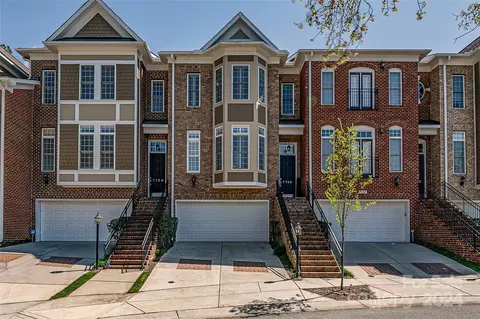 7746 Springs Village Ln, Charlotte, NC 28226