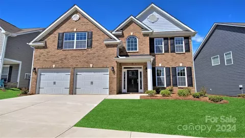 6113 Treehouse Dr, Charlotte, NC 28214
