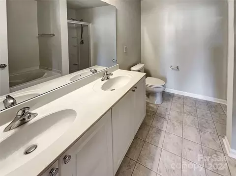 Bath - 726 Overlook Rd, Lowell, NC 28098 photo 3 of 4
