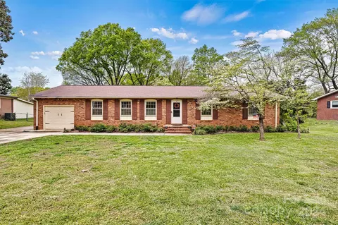 861 Fieldstone Rd, Mooresville, NC 28115