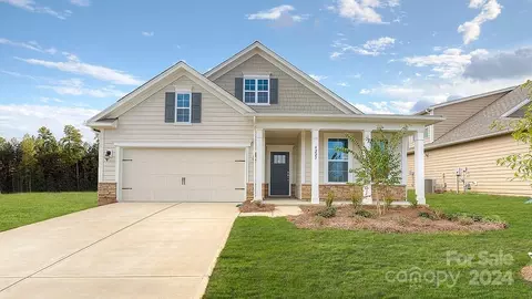 433 Fox Cove Rd, Hendersonville, NC 28792