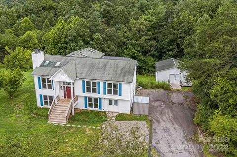 5 Patti Ln, Asheville, NC 28804