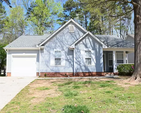 6612 Rose Point Ln, Charlotte, NC 28216