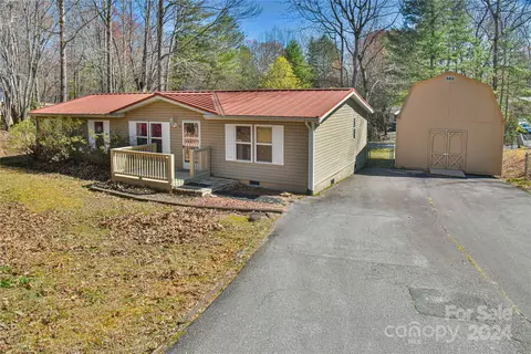 14 Greenwood Acres Dr, Mills River, NC 28759