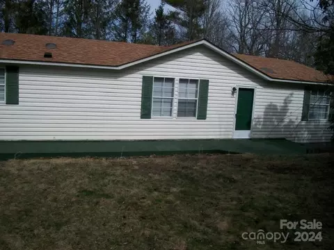 104 Hollifield St, Spruce Pine, NC 28777