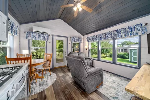 275 Mallard Loop, Waynesville, NC 28785