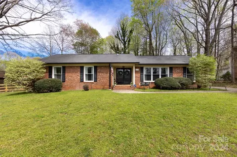 1213 S Magnolia St, Mooresville, NC 28115