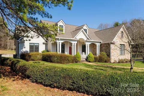 103 Blackstone Ct, Flat Rock, NC 28731