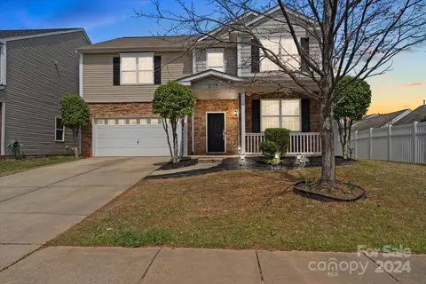 2117 Savannah Hills Dr, Matthews, NC 28105