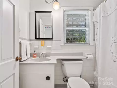 Bath - 10 Memminger Dr, Flat Rock, NC 28731 photo 1 of 2