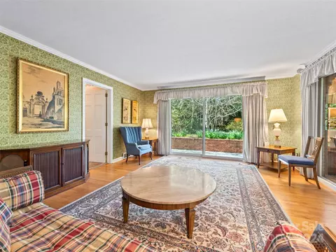 Living - 10 Memminger Dr, Flat Rock, NC 28731 photo 2 of 8