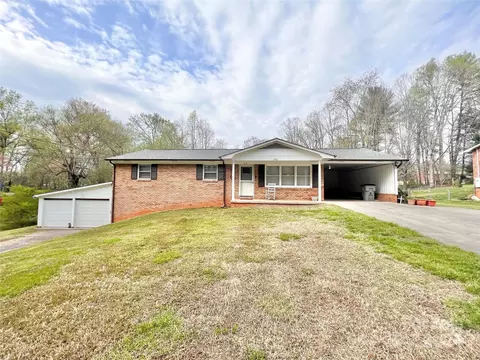 616 SW Swanson Dr, Lenoir, NC 28645