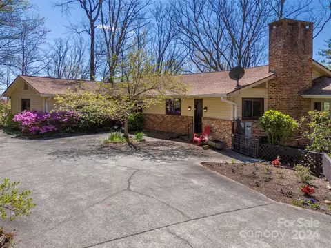 12 E Park Dr, Tryon, NC 28782