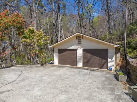 Exterior - 12 E Park Dr, Tryon, NC 28782 photo 4 of 14
