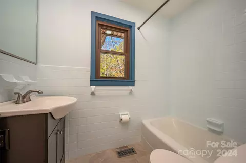 Bath - 12 E Park Dr, Tryon, NC 28782 photo 2 of 3