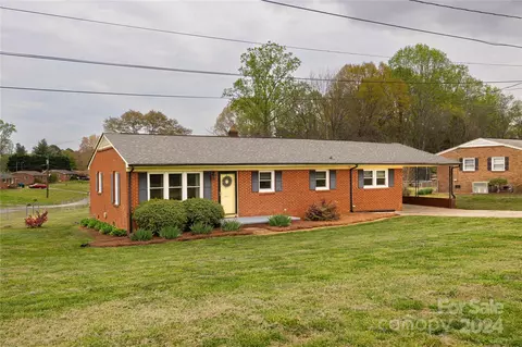 306 Park Rd, Mount Holly, NC 28120