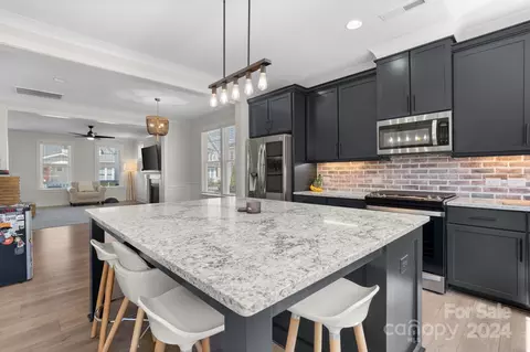 Kitchen - 815 Bluff Loop Rd, Rock Hill, SC 29730 photo 6 of 8