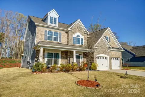 221 Bouchard Dr, Waxhaw, NC 28173