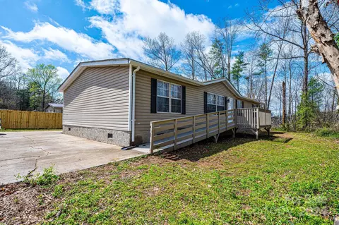 102 Sycamore Dr, Hickory, NC 28601