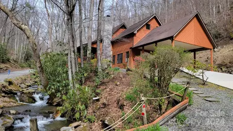 2376 Dicks Creek Rd, Whittier, NC 28789