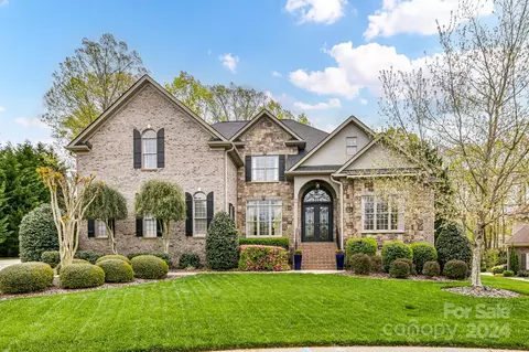 2045 Fitzhugh Ln, Matthews, NC 28104