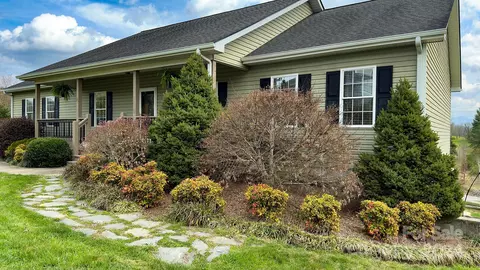21 Castlewood Dr, Alexander, NC 28701
