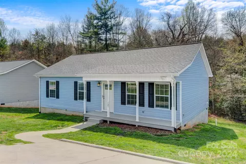137 Alexander Heritage Dr, Hickory, NC 28601