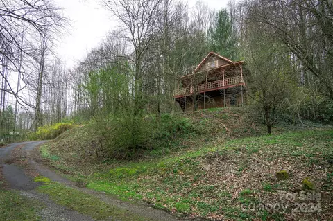 124 Duncan Rd, Waynesville, NC 28785