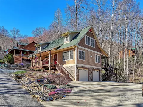 554 Brannon Forest Dr, Waynesville, NC 28785