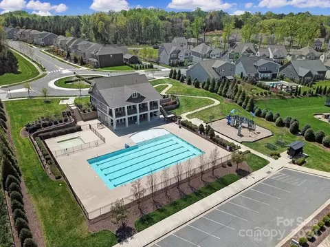 Exterior - 15511 Queens Trail Dr, Davidson, NC 28036 photo 5 of 5