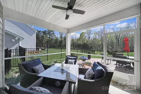Exterior - 15511 Queens Trail Dr, Davidson, NC 28036 photo 2 of 5