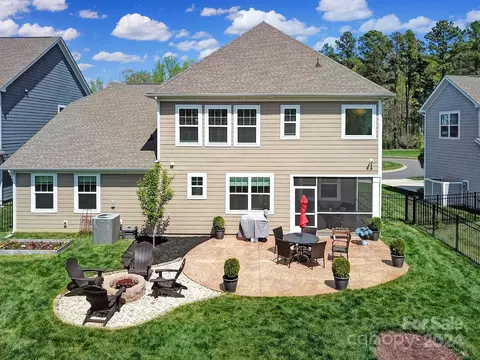 Exterior - 15511 Queens Trail Dr, Davidson, NC 28036 photo 4 of 5