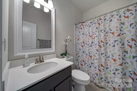 Bath - 15511 Queens Trail Dr, Davidson, NC 28036 photo 2 of 6